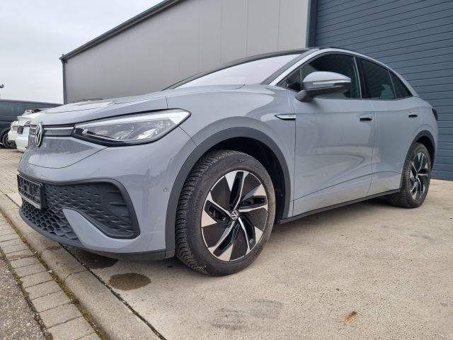 Vehicle auction starting on December 15, 2025