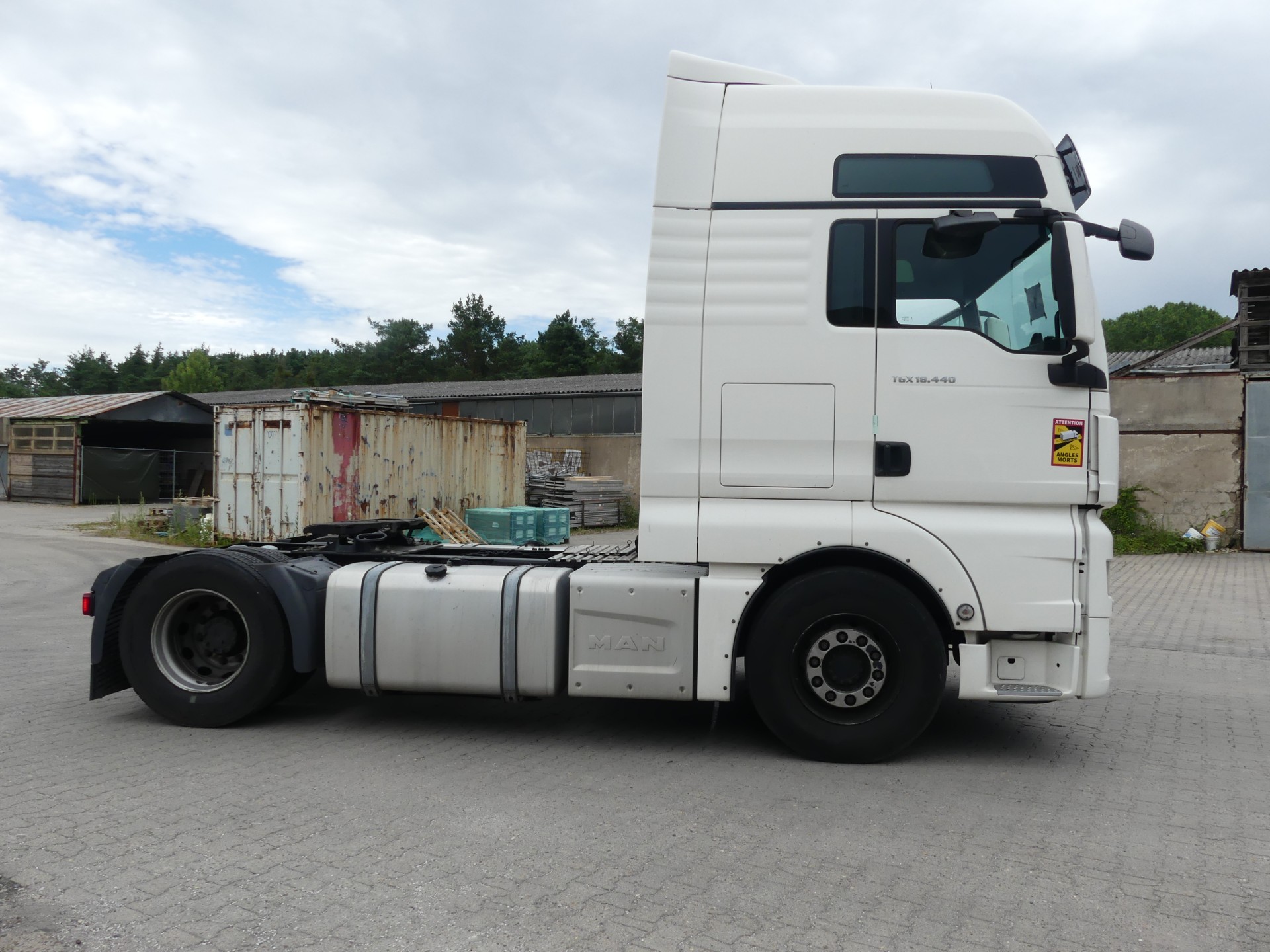 Large truck trailer car auction from September 13th, 2022